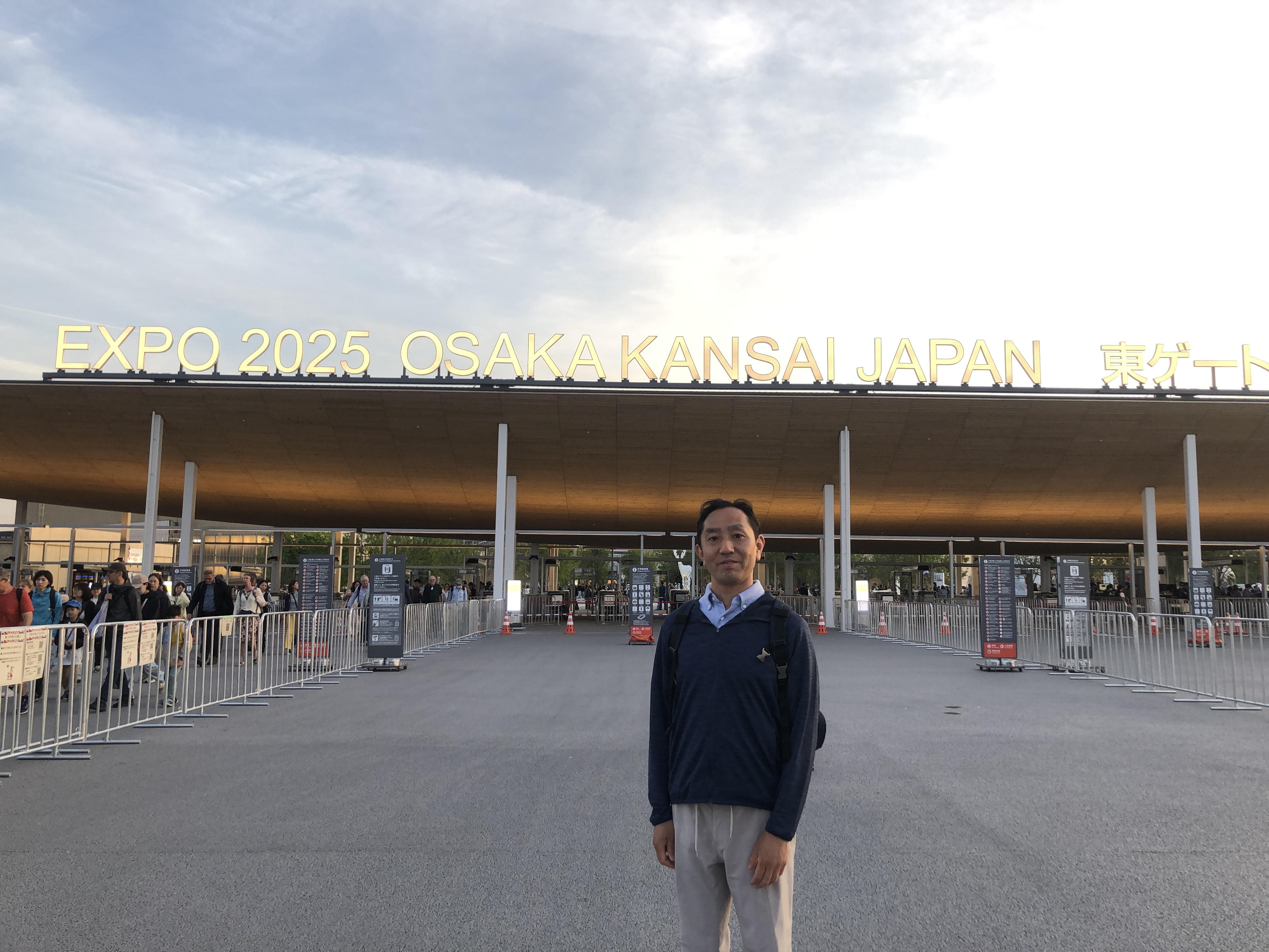 駐車場 展示台← Nguyen Thanh Ha さんお返事待ち 駐車場 展示台